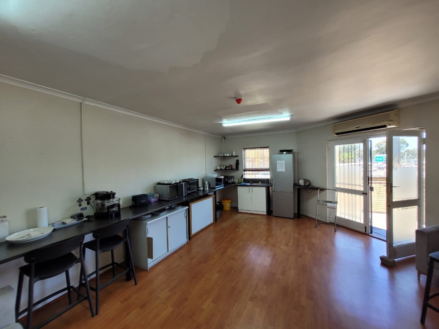 To Let commercial Property for Rent in Killarney Gardens Western Cape